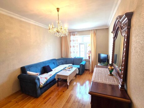 3 otaqlı köhnə tikili - Yeni Günəşli q. - 90 m²