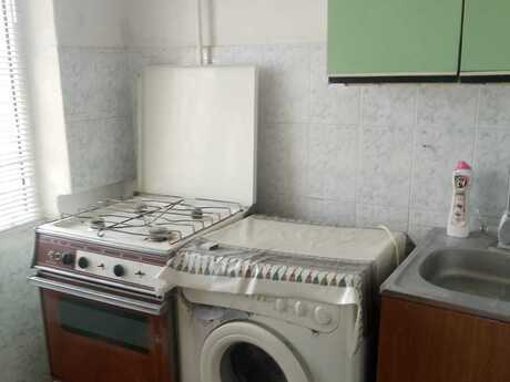 1 otaqlı köhnə tikili - İnşaatçılar m. - 38 m²