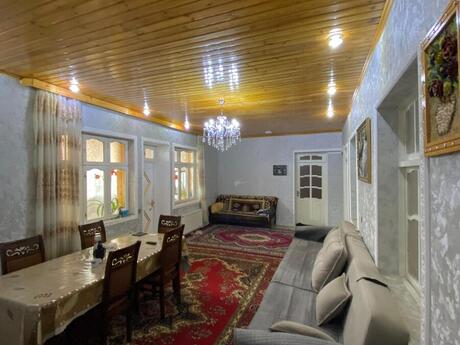 7 otaqlı həyət evi/bağ evi - Saray q. - 180 m²