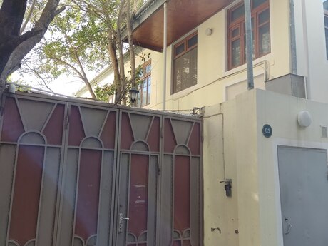 7 otaqlı həyət evi/bağ evi - Elmlər Akademiyası m. - 180 m²