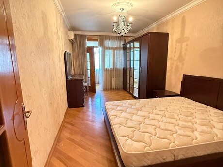 2 otaqlı köhnə tikili - Azadlıq Prospekti m. - 65 m²