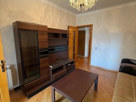 2 otaqlı köhnə tikili - Azadlıq Prospekti m. - 65 m²