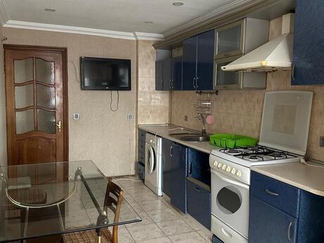 2 otaqlı köhnə tikili - Gənclik m. - 65 m²