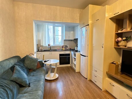 2 otaqlı köhnə tikili - Azadlıq Prospekti m. - 48 m²