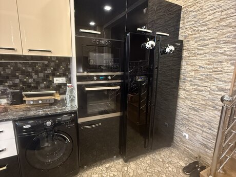 Obyekt - İnşaatçılar m. - 350 m²