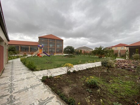 6 otaqlı həyət evi/bağ evi - Buzovna q. - 600 m²