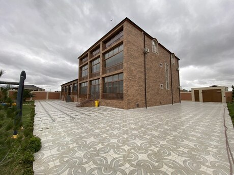 6 otaqlı həyət evi/bağ evi - Buzovna q. - 600 m²