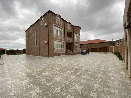 6 otaqlı həyət evi/bağ evi - Buzovna q. - 600 m²