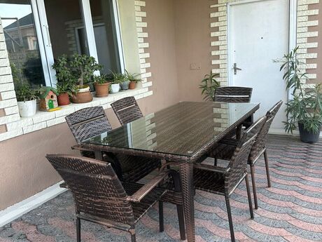 7 otaqlı həyət evi/bağ evi - Novxanı q. - 250 m²