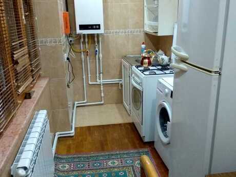 3 otaqlı köhnə tikili - Elmlər Akademiyası m. - 65 m²