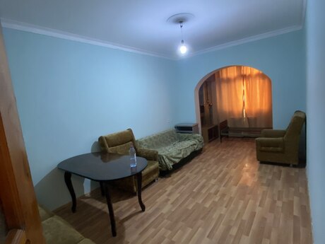 2 otaqlı köhnə tikili - İnşaatçılar m. - 70 m²