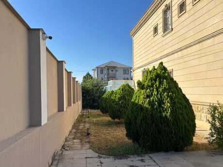 8 otaqlı həyət evi/bağ evi - Novxanı q. - 300 m²