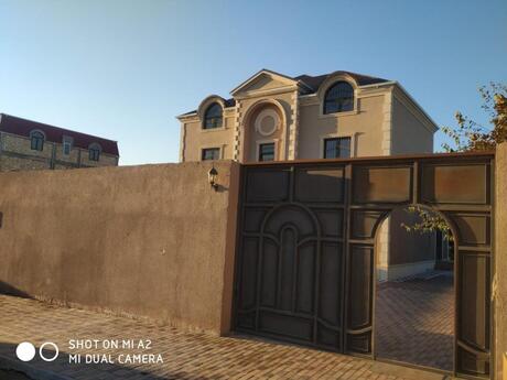 7 otaqlı həyət evi/bağ evi - Novxanı q. - 360 m²