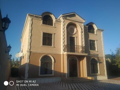 7 otaqlı həyət evi/bağ evi - Novxanı q. - 360 m²