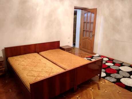 3 otaqlı köhnə tikili - Elmlər Akademiyası m. - 100 m²