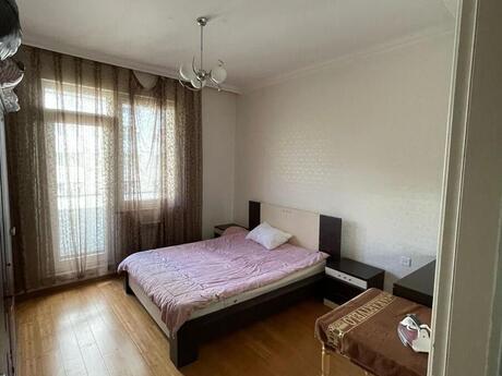 2 otaqlı həyət evi/bağ evi - İnşaatçılar m. - 100 m²