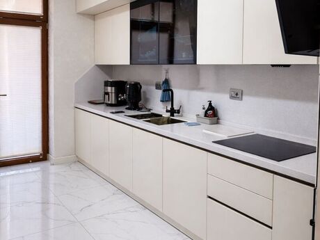 4 otaqlı yeni tikili - Ağ şəhər q. - 134 m²
