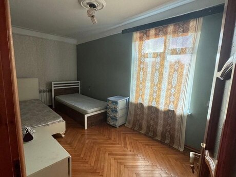 2 otaqlı köhnə tikili - 8-ci mikrorayon q. - 80 m²