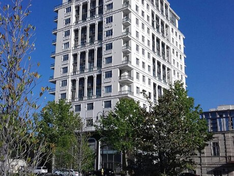 4 otaqlı yeni tikili - Nizami m. - 246 m²
