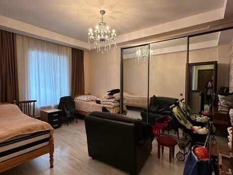 9 otaqlı həyət evi/bağ evi - İnşaatçılar m. - 320 m²