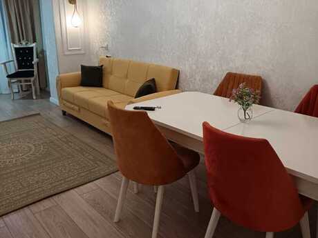 3 otaqlı köhnə tikili - İnşaatçılar m. - 85 m²