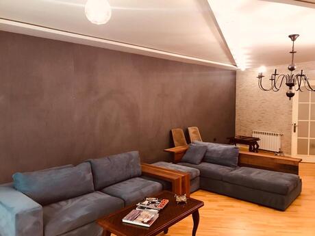 4 otaqlı həyət evi/bağ evi - Xətai r. - 210 m²