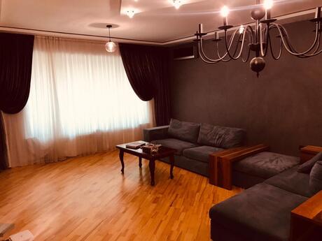 4 otaqlı həyət evi/bağ evi - Xətai r. - 210 m²