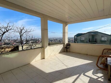 5 otaqlı həyət evi/bağ evi - Novxanı q. - 150 m²