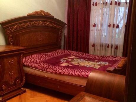 3 otaqlı köhnə tikili - Nəsimi r. - 67 m²