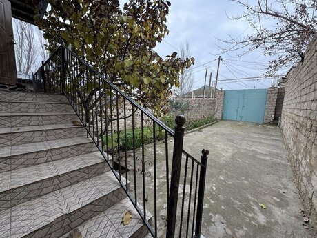 3 otaqlı həyət evi/bağ evi - Zığ q. - 140 m²