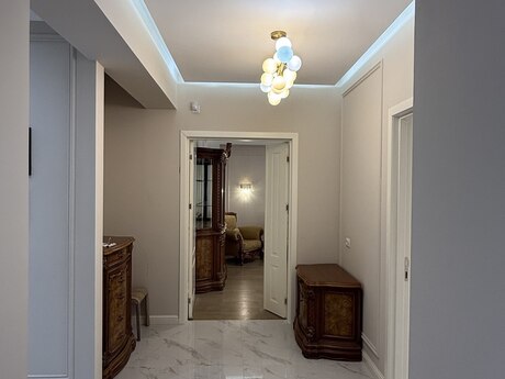 4 otaqlı yeni tikili - Bakmil m. - 130 m²