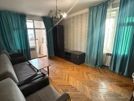 2 otaqlı köhnə tikili - 8-ci mikrorayon q. - 60 m²