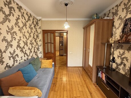 4 otaqlı köhnə tikili - Həzi Aslanov m. - 96 m²