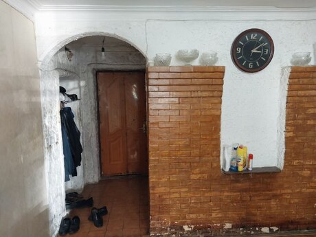 1 otaqlı köhnə tikili - İnşaatçılar m. - 54 m²