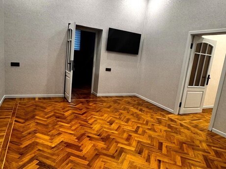 5-комн. офис - м. Элмляр Академиясы - 120 м²