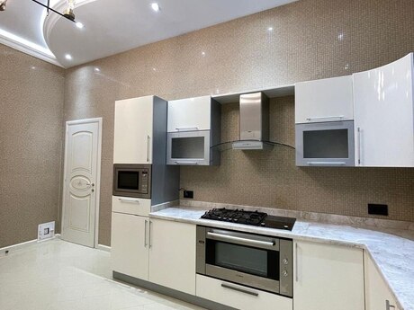 10 otaqlı həyət evi/bağ evi - Elmlər Akademiyası m. - 522 m²