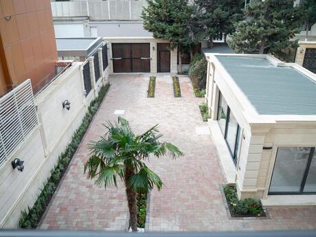 10 otaqlı həyət evi/bağ evi - Elmlər Akademiyası m. - 522 m²