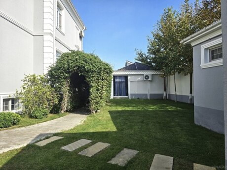 5 otaqlı həyət evi/bağ evi - Mərdəkan q. - 400 m²