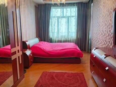 4 otaqlı yeni tikili - 8 Noyabr m. - 157 m²
