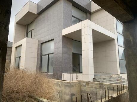 Həyət evi/Bağ evi - Novxanı q. - 450 m²