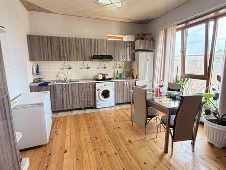 3 otaqlı həyət evi/bağ evi - Yeni Suraxanı q. - 160 m²