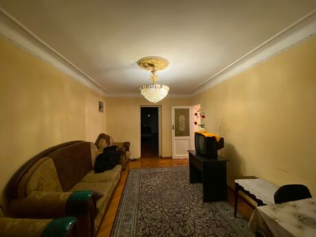2 otaqlı köhnə tikili - Elmlər Akademiyası m. - 55 m²