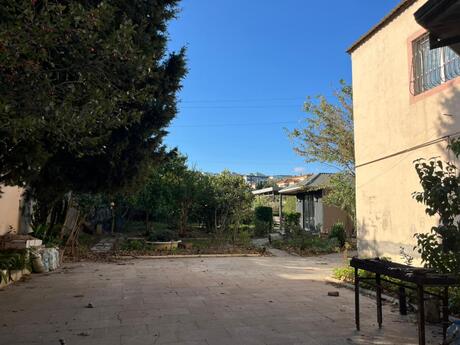 7 otaqlı həyət evi/bağ evi - Novxanı q. - 300 m²