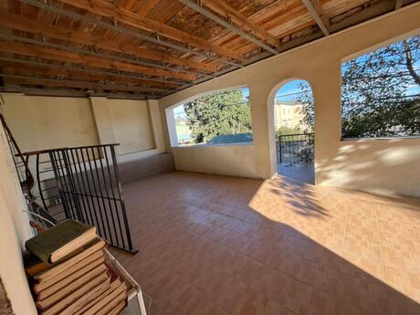 7 otaqlı həyət evi/bağ evi - Novxanı q. - 300 m²