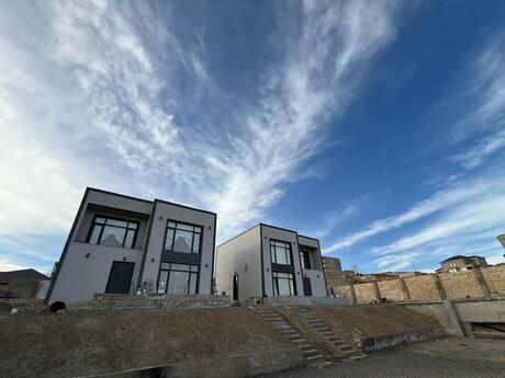 8 otaqlı həyət evi/bağ evi - Novxanı q. - 400 m²