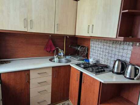1 otaqlı köhnə tikili - İnşaatçılar m. - 40 m²