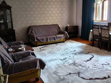 6 otaqlı həyət evi/bağ evi - Binəqədi q. - 240 m²