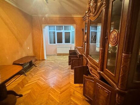 2 otaqlı köhnə tikili - Azadlıq Prospekti m. - 65 m²