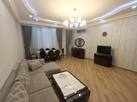 Elan №6043769 - Bakı, Şah İsmayıl Xətai m., 2 otaqlı, 119 m², 17/18 mərtəbə