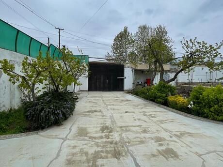 4 otaqlı həyət evi/bağ evi - Novxanı q. - 200 m²